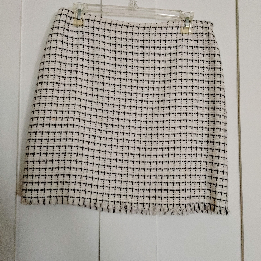 New York & Co 8 lined skirt